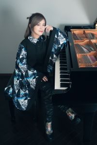 朝香智子 200-300.jpg